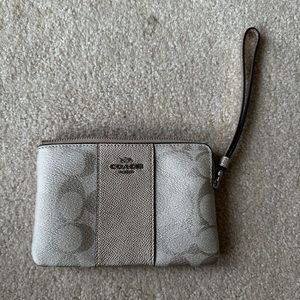 Coach Zipper Wallet